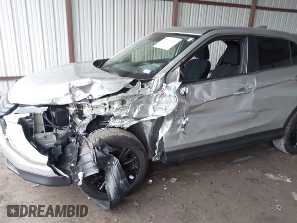 2024 Mitsubishi Eclipse Cross LE z VIN JA4ATVAA0RZ073419, wystawiony jako IAAI lot #42171208 z przebiegiem 5 606 mil mil oraz . Historia ofert i sprzedaży dostępna na DreamBid. Obrazek 6.