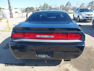 2014 Dodge Challenger R/T z VIN 2C3CDYBT2EH313789, wystawiony jako IAAI lot #42020945 z przebiegiem 182 788 mil mil oraz . Historia ofert i sprzedaży dostępna na DreamBid. Obrazek 17.