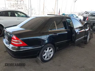 2004 Mercedes-Benz C 320 z VIN WDBRF64JX4F522423, wystawiony jako IAAI lot #42287731 z przebiegiem Nie podano mil oraz . Historia ofert i sprzedaży dostępna na DreamBid. Obrazek 4.