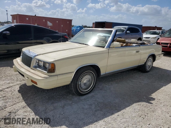1986 Chrysler LeBaron z VIN 1C3BC55D0GG153072, wystawiony jako Copart lot #77865854 z przebiegiem 74 922 mil mil oraz Szkoda całkowita • Salvage title. Historia ofert i sprzedaży dostępna na DreamBid. Obrazek 1.
