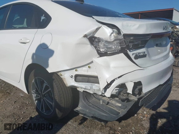 2024 Kia Forte LXS z VIN 3KPF24AD0RE778218, wystawiony jako IAAI lot #42302168 z przebiegiem 57 661 mil mil oraz . Historia ofert i sprzedaży dostępna na DreamBid. Obrazek 18.