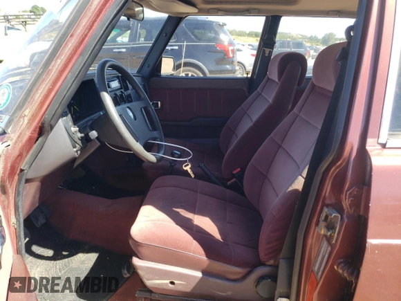 1984 Saab 900 z VIN YS3AH45J0E1012360, wystawiony jako Copart lot #72200784 z przebiegiem 247 761 mil mil oraz Czysty tytuł • Clean title. Historia ofert i sprzedaży dostępna na DreamBid. Obrazek 7.