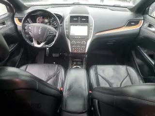 2018 Lincoln MKC Reserve z VIN 5LMTJ3DH9JUL22523, wystawiony jako Copart lot #45380295 z przebiegiem 111 494 mil mil oraz Szkoda całkowita • Salvage title. Historia ofert i sprzedaży dostępna na DreamBid. Obrazek 8.