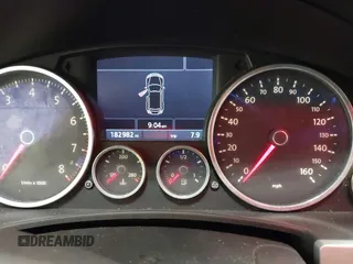2008 Volkswagen Touareg V6 с VIN WVGBE77L18D028912, выставлен на аукционе IAAI как лот 41615381 с пробегом 182 982 миль миль и . История ставок и продаж доступна на DreamBid. Изображение 7.