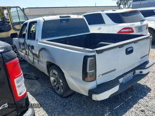 2005 Chevrolet Silverado 1500 LS z VIN 2GCEC13T951159829, wystawiony jako IAAI lot #42238798 z przebiegiem Nie podano mil oraz . Historia ofert i sprzedaży dostępna na DreamBid. Obrazek 3.