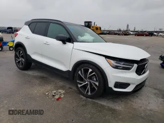 2020 Volvo XC40 R-Design z VIN YV4AC2HMXL2278179, wystawiony jako Copart lot #71587022 z przebiegiem 31 953 mil mil oraz . Historia ofert i sprzedaży dostępna na DreamBid. Obrazek 4.