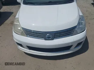 2007 Nissan Versa SL z VIN 3N1BC13E17L422145, wystawiony jako IAAI lot #42048022 z przebiegiem 225 047 mil mil oraz . Historia ofert i sprzedaży dostępna na DreamBid. Obrazek 6.