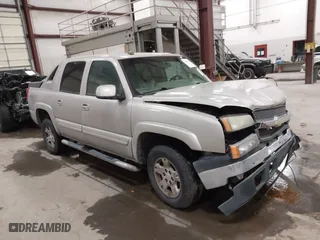 2005 Chevrolet Avalanche Z71 with VIN 3GNEK12Z55G253357, listed as a IAAI auction lot 41425074 with 203,933 mi miles. Bid and sale history available at carsss.com. Image 1.