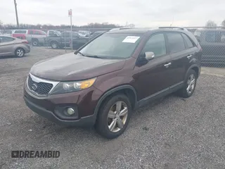 2013 Kia Sorento EX with VIN 5XYKU3A66DG396551, listed as a IAAI auction lot 41913927 with 136,685 mi miles. Bid and sale history available at carsss.com. Image 2.