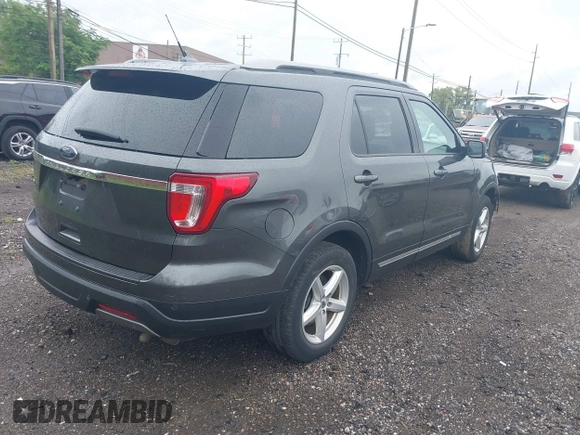2019 Ford Explorer XLT z VIN 1FM5K7D89KGA50572, wystawiony jako IAAI lot #42551992 z przebiegiem 73 532 mil mil oraz . Historia ofert i sprzedaży dostępna na DreamBid. Obrazek 4.