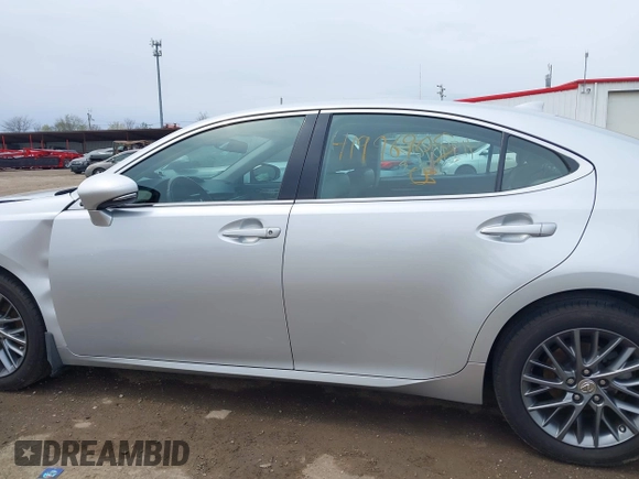 2018 Lexus ES with VIN 58ABK1GG6JU081676, listed as a IAAI auction lot 41996905 with 81,973 mi miles. Bid and sale history available at carsss.com. Image 14.