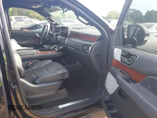 2023 Lincoln Navigator Reserve z VIN 5LMJJ2LGXPEL17392, wystawiony jako IAAI lot #42270603 z przebiegiem Nie podano mil oraz . Historia ofert i sprzedaży dostępna na DreamBid. Obrazek 5.