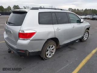 2013 Toyota Highlander with VIN 5TDZK3EH0DS111944, listed as a IAAI auction lot 41399844 with 54,696 mi miles. Bid and sale history available at carsss.com. Image 4.