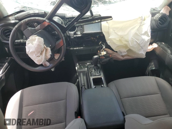 2017 Toyota Tacoma SR5 with VIN 5TFCZ5AN2HX102011, listed as a Copart auction lot 60784795 with 61,742 mi miles and Salvage title. Bid and sale history available at DreamBid. Image 8.