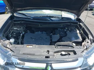2017 Mitsubishi Outlander SE z VIN JA4AD3A32HZ040522, wystawiony jako IAAI lot #42444446 z przebiegiem 62 842 mil mil oraz . Historia ofert i sprzedaży dostępna na DreamBid. Obrazek 10.