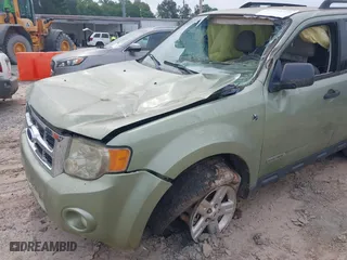 2008 Ford Escape Hybrid with VIN 1FMCU49HX8KE28560, listed as a IAAI auction lot 42103775 with 1 mi miles. Bid and sale history available at carsss.com. Image 6.