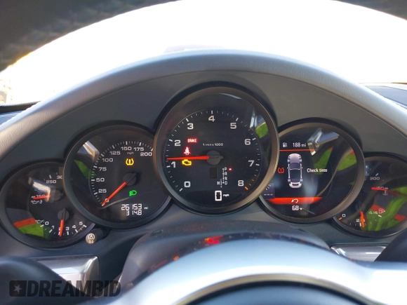 2019 Porsche 911 Carrera with VIN WP0CA2A92KS129254, listed as a IAAI auction lot 41392032 with 26,153 mi miles. Bid and sale history available at carsss.com. Image 7.