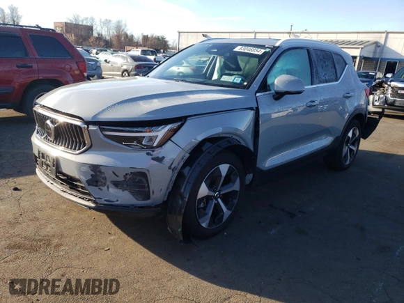 2024 Volvo XC40 Core Bright Theme с VIN YV4L12UK1R2233367, выставлен на аукционе Copart как лот 83046854 с пробегом 3 358 миль миль и Списание • Salvage title. История ставок и продаж доступна на DreamBid. Изображение 1.