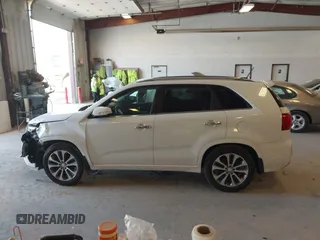 2014 Kia Sorento SX Limited z VIN 5XYKW4A71EG536564, wystawiony jako IAAI lot #42156203 z przebiegiem 148 740 mil mil oraz . Historia ofert i sprzedaży dostępna na DreamBid. Obrazek 14.