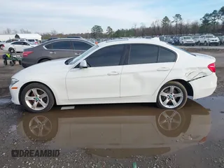 2015 BMW 3 Series 328i xDrive z VIN WBA3B5C51FF959597, wystawiony jako IAAI lot #41531841 z przebiegiem 143 424 mil mil oraz . Historia ofert i sprzedaży dostępna na DreamBid. Obrazek 14.