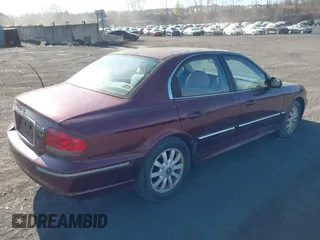 2002 Hyundai Sonata GLS with VIN KMHWF35H42A512538, listed as a IAAI auction lot 42000170 with 157,172 mi miles. Bid and sale history available at carsss.com. Image 4.