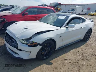 2020 Ford Mustang GT z VIN 1FA6P8CF5L5168721, wystawiony jako IAAI lot #42488098 z przebiegiem 53 983 mil mil oraz . Historia ofert i sprzedaży dostępna na DreamBid. Obrazek 2.