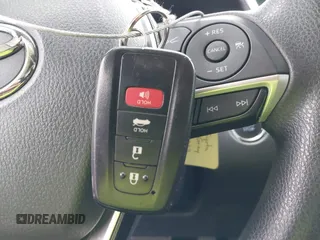 2023 Toyota Camry LE z VIN 4T1R11AK1PU169839, wystawiony jako IAAI lot #42140135 z przebiegiem 10 808 mil mil oraz . Historia ofert i sprzedaży dostępna na DreamBid. Obrazek 11.