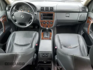 1999 Mercedes-Benz M 320/430/500 z VIN 4JGAB54E2XA142741, wystawiony jako Copart lot #45057045 z przebiegiem 72 285 mil mil oraz Szkoda całkowita • Salvage title. Historia ofert i sprzedaży dostępna na DreamBid. Obrazek 8.