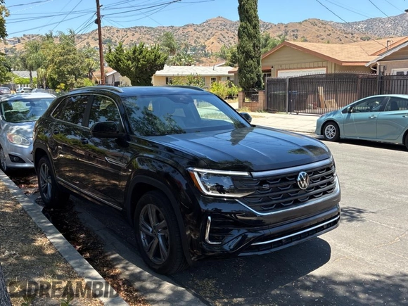 2024 Volkswagen Atlas SEL R-Line with VIN 1V2AE2CA3RC239395, listed as a Copart auction lot 64673685 with 1,724 mi miles and Clean title. Bid and sale history available at DreamBid. Image 1.