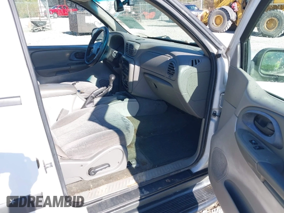 2004 Chevrolet TrailBlazer EXT LT with VIN 1GNET16S246147331, listed as a IAAI auction lot 40595061 with 223,984 mi miles. Bid and sale history available at carsss.com. Image 5.