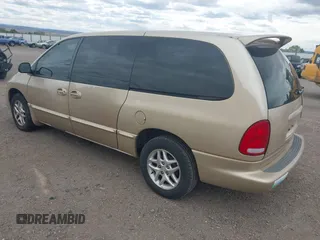 2000 Dodge Caravan SE z VIN 1B4GP44G6YB798882, wystawiony jako IAAI lot #42260881 z przebiegiem 195 020 mil mil oraz . Historia ofert i sprzedaży dostępna na DreamBid. Obrazek 3.