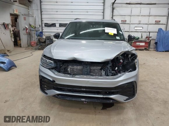 2022 Volkswagen Tiguan SE R-Line Black с VIN 3VV8B7AX8NM044884, выставлен на аукционе IAAI как лот 42331323 с пробегом 45 945 миль миль и . История ставок и продаж доступна на DreamBid. Изображение 12.