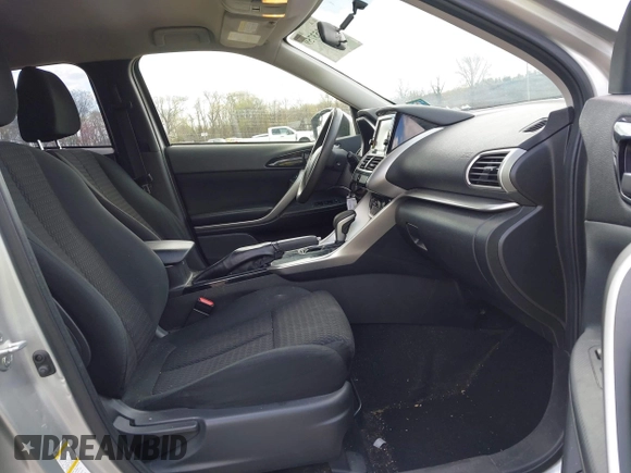 2020 Mitsubishi Eclipse Cross ES z VIN JA4AS3AA4LZ014128, wystawiony jako IAAI lot #42053759 z przebiegiem 72 825 mil mil oraz . Historia ofert i sprzedaży dostępna na DreamBid. Obrazek 5.