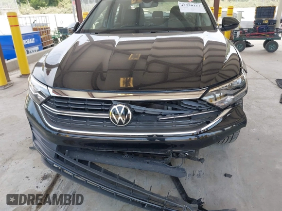 2024 Volkswagen Jetta SE with VIN 3VW7M7BU5RM052470, listed as a IAAI auction lot 42520137 with 26,902 mi miles and . Bid and sale history available at DreamBid. Image 6.
