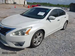 2013 Nissan Altima 3.5 SL with VIN 1N4BL3AP4DN531438, listed as a IAAI auction lot 42086320 with 196,654 mi miles. Bid and sale history available at carsss.com. Image 2.
