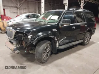 2005 Lincoln Navigator Luxury with VIN 5LMFU28545LJ01079, listed as a IAAI auction lot 41566735 with 217,878 mi miles. Bid and sale history available at carsss.com. Image 2.