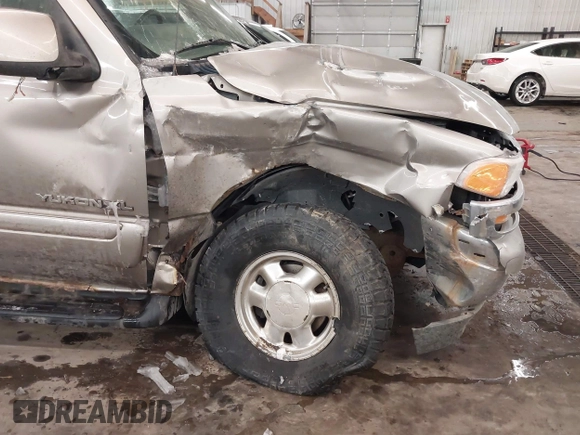 2003 GMC Yukon XL SLT with VIN 1GKFK16Z33R111162, listed as a IAAI auction lot 41611886 with 0 mi miles. Bid and sale history available at carsss.com. Image 6.