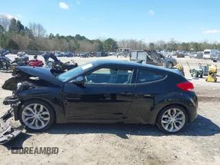 2013 Hyundai Veloster w/Gray Int with VIN KMHTC6AD9DU137473, listed as a IAAI auction lot 41846203 with 67,781 mi miles. Bid and sale history available at carsss.com. Image 14.