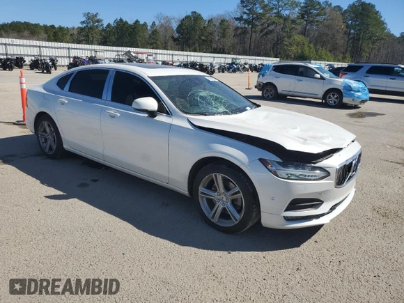 2018 Volvo S90 Momentum with VIN LVY982MK3JP024026, listed as a Copart auction lot 45590905 with 82,121 mi miles and Salvage Title. Bid and sale history available at carsss.com. Image 4.