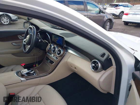 2021 Mercedes-Benz C 300 z VIN W1KWF8EB5MR605575, wystawiony jako IAAI lot #41042025 z przebiegiem 25 639 mil mil oraz . Historia ofert i sprzedaży dostępna na DreamBid. Obrazek 5.