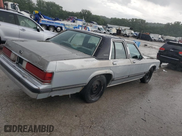 1991 Mercury Grand Marquis z VIN 2MECM75F9MX641760, wystawiony jako Copart lot #59421315 z przebiegiem 47 764 mil mil oraz Czysty tytuł • Clean title. Historia ofert i sprzedaży dostępna na DreamBid. Obrazek 3.