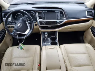 2018 Toyota Highlander Limited z VIN 5TDDZRFH4JS875072, wystawiony jako Copart lot #79820904 z przebiegiem Nie podano mil oraz Szkoda całkowita • Salvage title. Historia ofert i sprzedaży dostępna na DreamBid. Obrazek 8.