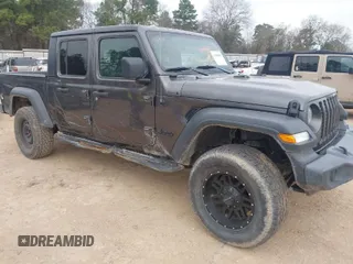 2020 Jeep Gladiator Sport S with VIN 1C6HJTAG2LL151865, listed as a IAAI auction lot 41649805 with 117,093 mi miles. Bid and sale history available at carsss.com. Image 1.