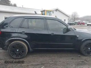 2013 BMW X5 xDrive50i z VIN 5UXZV8C55D0C15881, wystawiony jako IAAI lot #41695992 z przebiegiem 173 391 mil mil oraz . Historia ofert i sprzedaży dostępna na DreamBid. Obrazek 13.