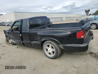 2000 GMC Sonoma SLS w/1SR Pkg with VIN 1GTCS1952Y8305153, listed as a Copart auction lot 46870865 with 177,755 mi miles and Salvage Title. Bid and sale history available at carsss.com. Image 2.