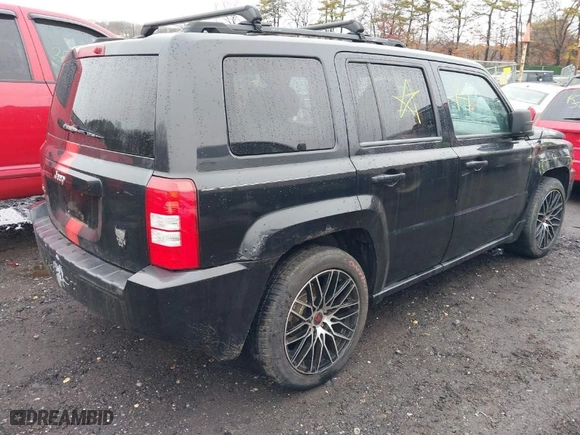 2010 Jeep Patriot Sport with VIN 1J4NF2GB2AD507073, listed as a IAAI auction lot 41580181 with 999,999 mi miles. Bid and sale history available at carsss.com. Image 4.