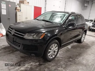 2013 Volkswagen Touareg Exec с VIN WVGEF9BP9DD004013, выставлен на аукционе IAAI как лот 41644882 с пробегом 148 096 миль миль и . История ставок и продаж доступна на DreamBid. Изображение 2.