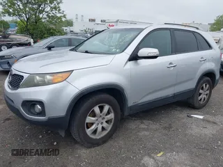 2011 Kia Sorento LX with VIN 5XYKTDA12BG059031, listed as a IAAI auction lot 42194720 with 220,000 mi miles. Bid and sale history available at carsss.com. Image 2.