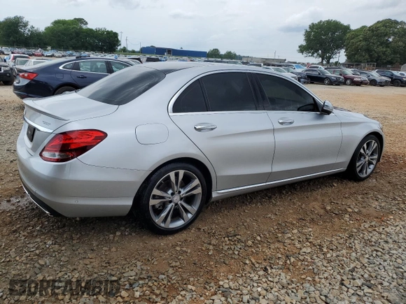 2016 Mercedes-Benz C 300 z VIN 55SWF4JB3GU176843, wystawiony jako Copart lot #57259905 z przebiegiem 87 361 mil mil oraz Szkoda całkowita • Salvage title. Historia ofert i sprzedaży dostępna na DreamBid. Obrazek 3.