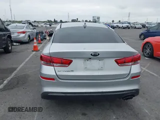 2019 Kia Optima LX z VIN 5XXGT4L3XKG285486, wystawiony jako IAAI lot #41872981 z przebiegiem 101 981 mil mil oraz . Historia ofert i sprzedaży dostępna na DreamBid. Obrazek 16.